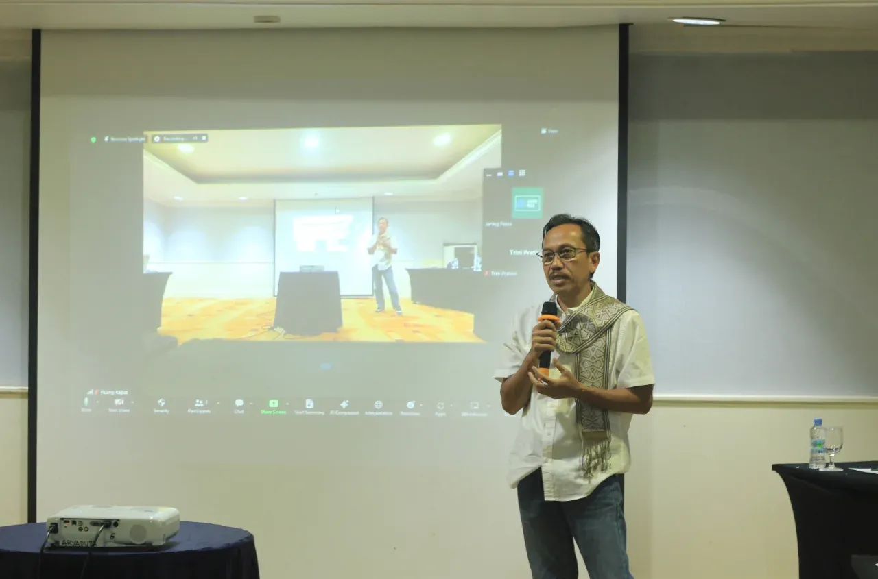 Kasmita Widodo, Head of BRWA and Coordinator of WGII, provided guidance in the opening of the Marine Tenure Initiative kick-off meeting.