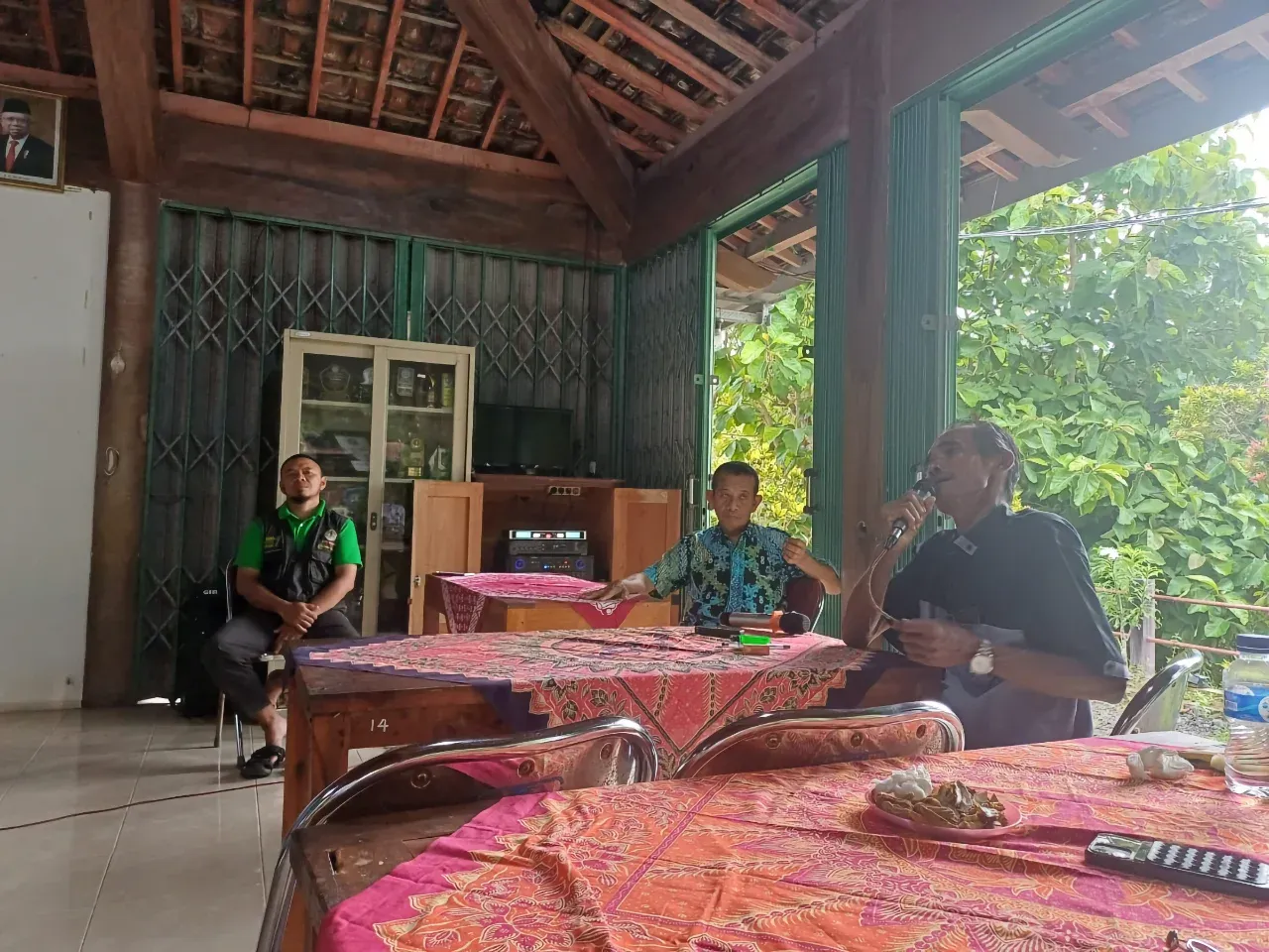 Diskusi dengan kelompok tani, pengelola Kalibiru (foto: Asti Noor/WGII)